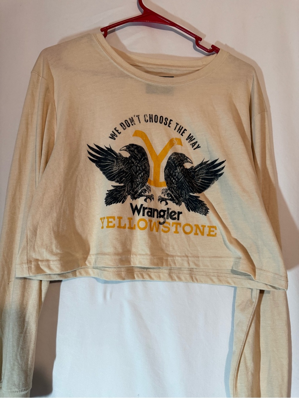 Wrangler x Yellowstone Women S Cropped Long Sleeve Graphic Tee Ravens Western